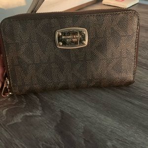 Michael Kors Wallet/Wristlet